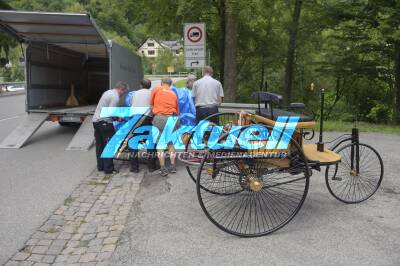 Benz - Patentmotorwagen verunfallt mit Moderatorin auf Bertha-Benz-Gedächtnistour