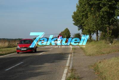 Motorradfahrer kracht in Kofferraum - Rettugshubschrauber im Einsatz