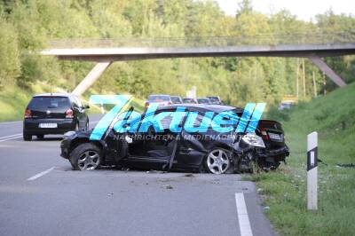83jähriger kurz eingenickt: C-Klasse mehrfach überschlagen und Fahrer schwer verletzt