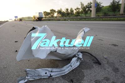 Bergungsarbeiten, defekte Fahrbahn und Stau nach tödlichem Feuerinferno-Crash A8