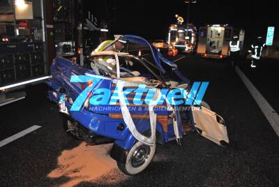Tragischer Unfall: Mercedes rast auf Piaggio Ape - Dreirad - Fahrer wird herausgeschleudert und getötet