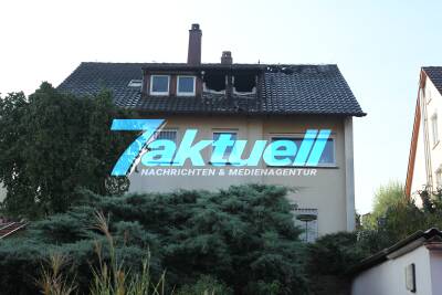 Dachstock brennt völlig aus - 3 Feuerwehren im Einsatz