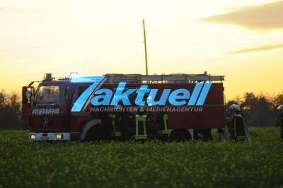 Über 250 Strohballen in Vollbrand - Feuerwehren im Großeinsatz