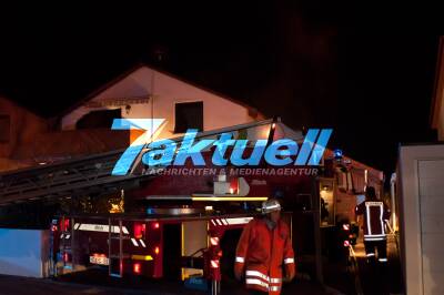 Feuer greift von Anbau auf Wohnhaus über – Hund der Familie stirbt in den Flammen