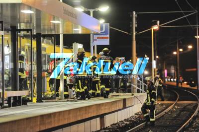 Person von Stadtbahn U13 erfasst und eingeklemmt - Schwerst verletzt