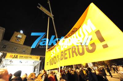 S 21 - Gegner am Abend der Volksabstimmung vor dem Hauptbahnhof