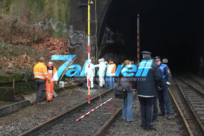 Kabelbrand im Rosensteintunnel - Riesiges S-Bahn Chaos in und um Stuttgart - Polizei-Spürhunde im Einsatz