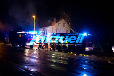 [Mit Video!] Mann steckt Wohnung von Ex-Freundin in Brand, randaliert und bewirft Feuerwehrleute - Zwei Festnahmen durch SEK  'on Tape'!