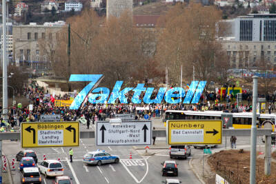 S21 Gegner blockieren Gebhard-Müller-Platz und B 14 nach Demo