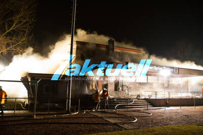 Vereinsheim steht in Flammen - spektakuläre Bilder - Gebäude brennt bis auf Grundmauern nieder - ehemaliges Pächterehepaar festgenommen!