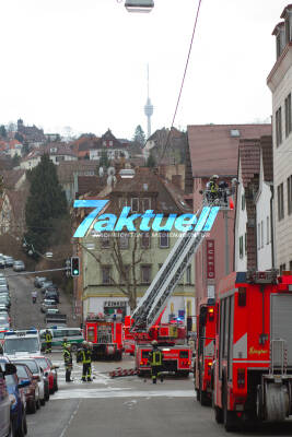 Dachstuhlbrand in Stuttgart Gablenberg - eine Person leicht verletzt