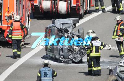 Schwerer Unfall auf B 14: Frau schleuderte mehrfach gegen Leitplanken - Audi kam auf Seite zum liegen