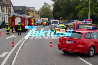 Schwerer Verkehrsunfall mit 2 PKWs – zwei Schwer- und drei Leichtverletzten