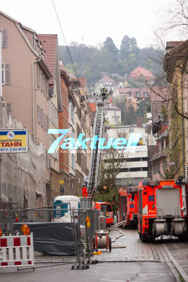WG-Brand in Stuttgart Mitte - Zwei Bewohner mit der Drehleiter gerettet