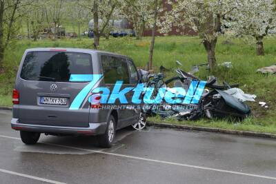 Tödlicher Unfall: 21-jähriger schleudert in VW-Bus einer 17-jährigen (Begleitetes Fahren)