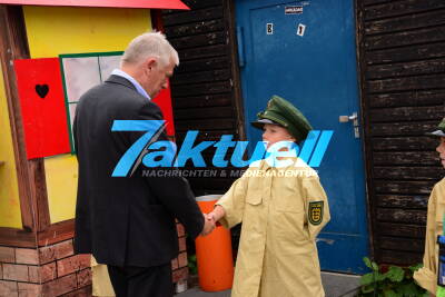 Oberbürgermeister Fritz Kuhn zu Besuch in KinderSpielStadt Stutengarten