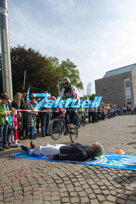Eröffnungsfeier des Kultur- und Kongresszentrum Kornwestheim, OB Frau Keck nimmt an BMX Sprung-Show teil