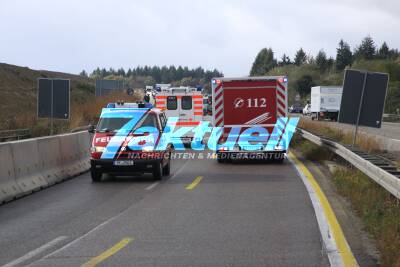Auffahrunfalll mit 8 Fahrzeugen sorgt am Mittag für Vollsperrung über mehrere Stunden der A 8 bei Pforzheim