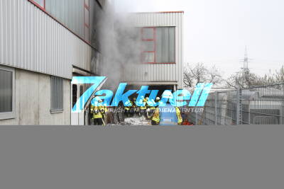 Brand in Firmengebäude - Verpuffung am Öltank im Untergeschoss