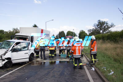 Schwerer Unfall zwischen PKW und LKW mit 2 Schwerstverletzten in Ostfildern