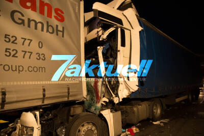 Wieder ein tödlicher LKW-Auffahrunfall - LKW-Fahrer kommt auf A8 ums Leben - PKW-Lenker schwer verletzt