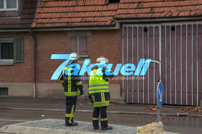 Abgedecktes Dach ruft Feuerwehr auf den Plan in Affalterbach