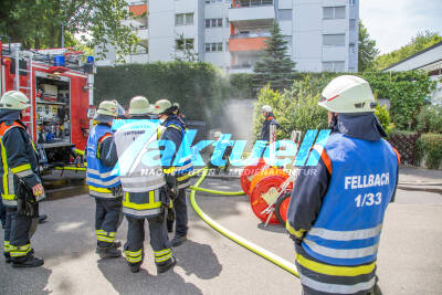 Kellerbrand in Hochhaus fordert Feuerwehr