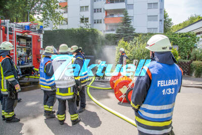 Kellerbrand in Hochhaus fordert Feuerwehr