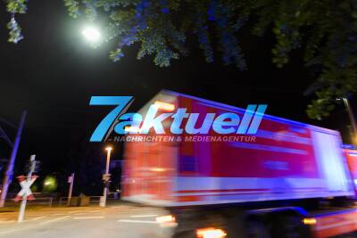 Feuer im Hallenbad Sonnenberg - Zwei Büroräume brannten, Flammen aus Dach waren sichtbar