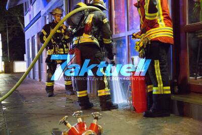 Heisse Asche in Lüftungsschacht löst Feuerwehr-Großeinsatz aus - Hauptstädter Str. für ca 1,5h gesperrt