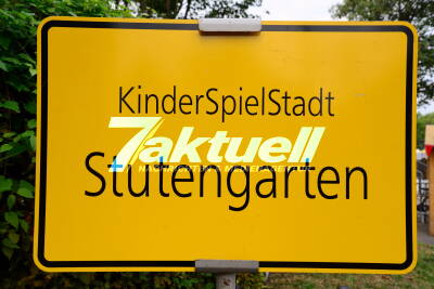OB Kuhn besucht mit Frau die 9. Kinderspielstadt Stutengarten / Rundgang