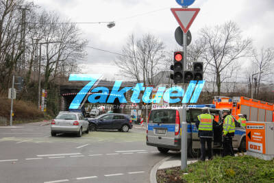Verkehrsunfall mit 2 Verletzten im Stuttgarter Westen - Zeugen gesucht