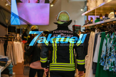 Rauch auf der Königsstraße - Brand bei Hallhuber