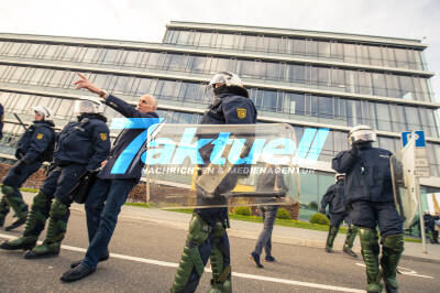 Demonstrationen anlässich des Bundesparteitages der AFD an der Messe Stuttgart