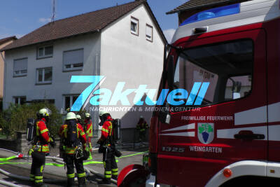 Wohungsbrand in Weingarten - Zwei Hunde gerettet, drei Personen verletzt