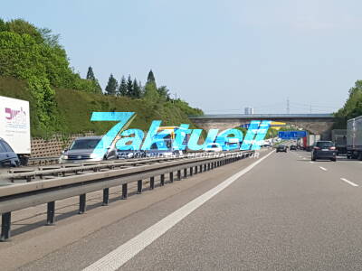 LKW Staucrash auf der A81 - 2 Schwerverletzte, hoher Sachsachden