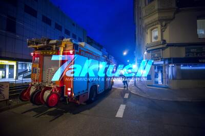 Papiertonne brennt auf Hinterhof - Feuerwehr verhindert schlimmeres