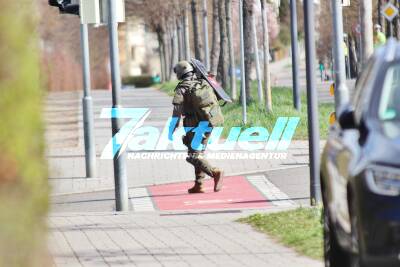 Reichsbürger schießt SEK Beamten im Wohnzimmer nieder - Razzia eskaliert - Schusswechsel in Reutlinger Wohngebiet