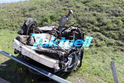 Tödlicher Crash bei Hochzeitskorso! Auto überschlagen und Räder abgerissen - Tödlicher Unfall auf A38 im Saalekreis