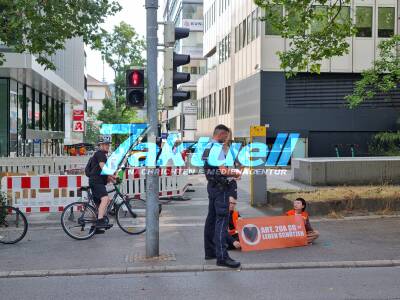 Kessel-Blockade am Samstag: Letzte Generation blockiert Stuttgarter Innenstadt - 3 O Töne - RTW behindert