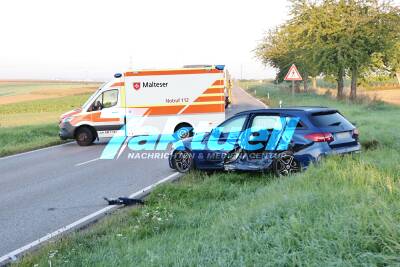 Frontalcrash nach Überholmanöver - 4 Verletzte, davon mindestens 1 Person schwer - Landstraße gesperrt