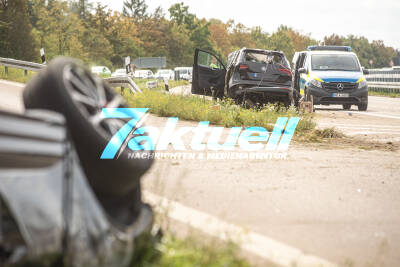 2 Fahrzeuge überschlagen: Schwerer Unfall auf der B14 bei Schwaikheim