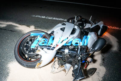 Zwei junge Biker bei Motorradunfall auf Autobahn gestorben - Polizei sucht dunklen SUV, wegen dem der Biker wohl stark bremsen musste
