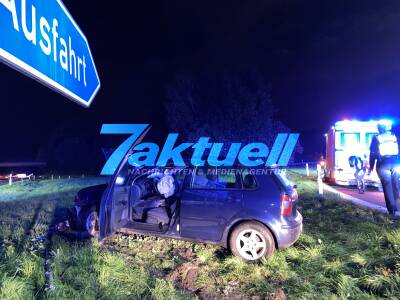 Unfall in der Ausfahrt 40 Kirchhellen - PKW mit drei Insassen knallt in Schild - 3 Frauen kommen mit dem Schrecken davon