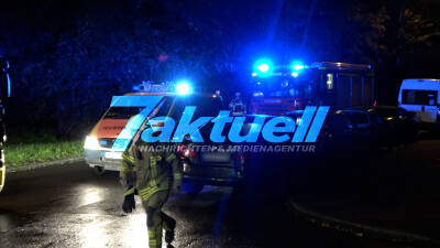Halloween Party endet schneller als gedacht - Feuer in Dachgeschoss-Wohnung führt zu Feuerwehreinsatz - 3 Verletzte
