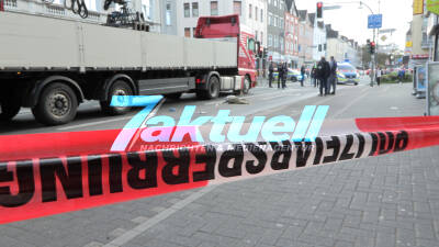 Fußgänger von LKW überrollt - lebensgefährlich verletzt - im Krankenhaus verstorben