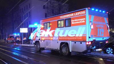 Reizgas-Zwischenfall in Zug - Massenanfall an Verletzten in Regiobahn in Leipzig - Großer Rettungsdiensteinsatz