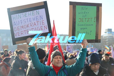 Zehntausende bei Demo gegen Rechts in Stuttgart