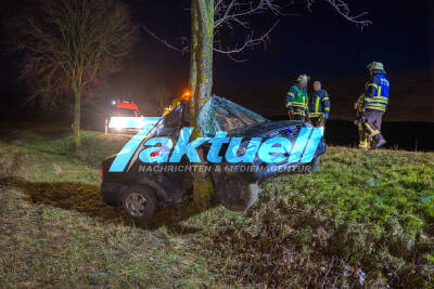 Tödlicher Unfall auf der K2085 bei Neckarwestheim - 61 Jähriger kommt von Straße ab und knallt gegen Baum