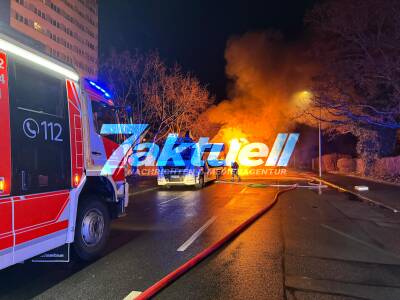 Mehrere LKW und Transporter brennen in Leipzig - Feuer greift auf mehrere Lastwagen über - Brandstifter am Werk?